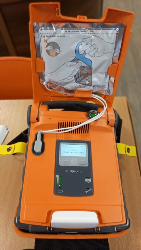 Boels adds defibrillators for fast response