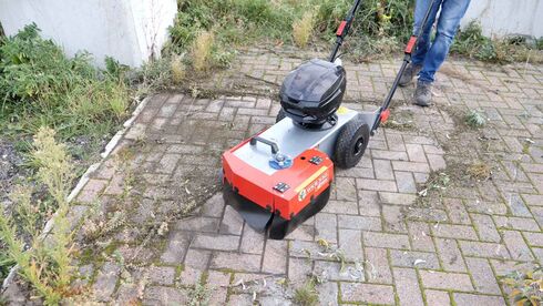Remove weeds with battery power